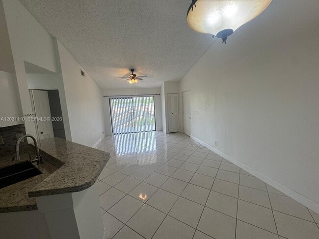 Building Photo - 9999 Summerbreeze Dr