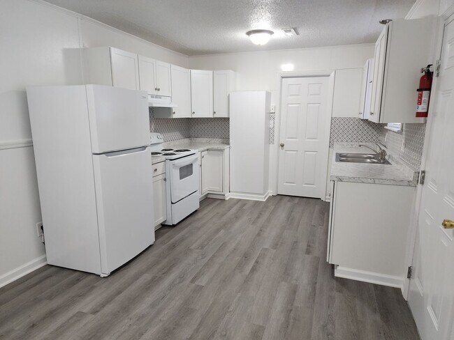 Foto del edificio - Coming soon! Section 8 accepted! 4 Bedroom...