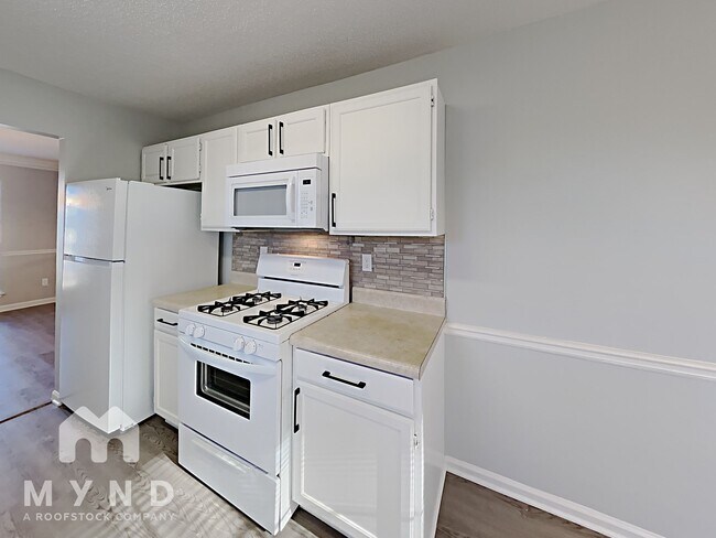 Foto del edificio - 6267 Phillips Lake Cove