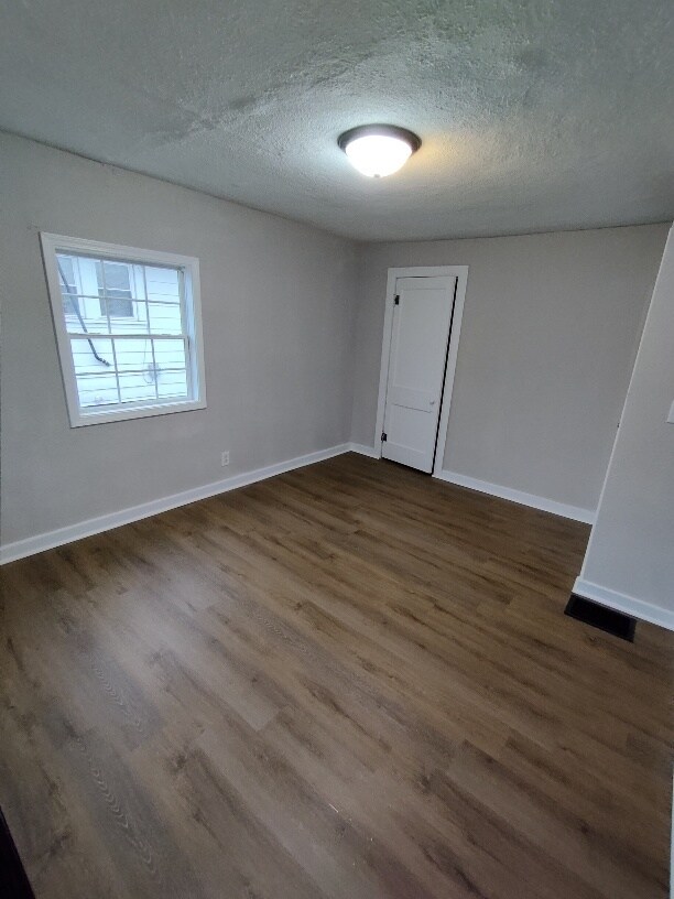 Building Photo - 2213 S Penn St