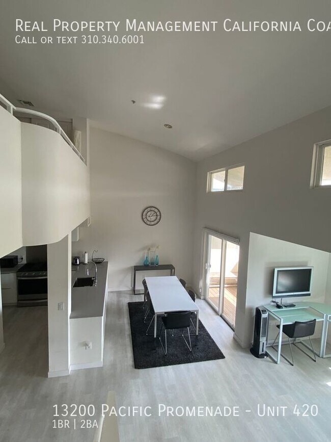 Building Photo - Stunning Penthouse Loft Unit In Beautiful ...