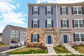 Building Photo - 6228 Davinci St