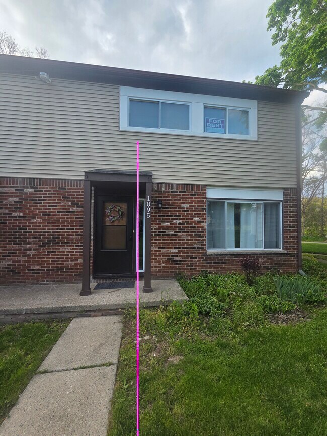 Porche exterior y puerta principal - 1095 Green Meadows Dr