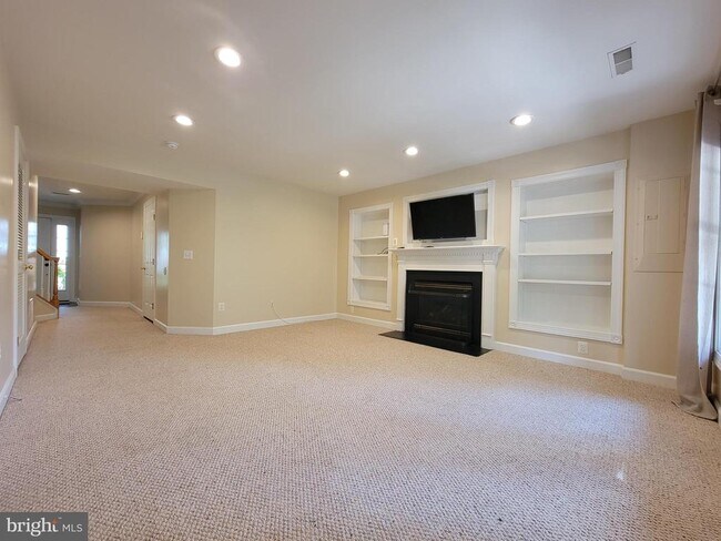 Building Photo - 43069 Golf View Dr