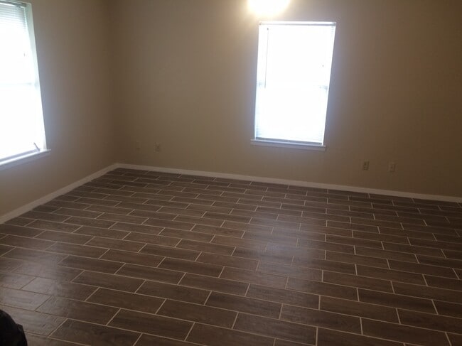 Building Photo - 1604 15th Pl