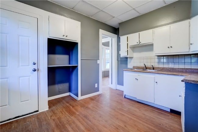 Building Photo - 223-225-225 Rosewood Terrace