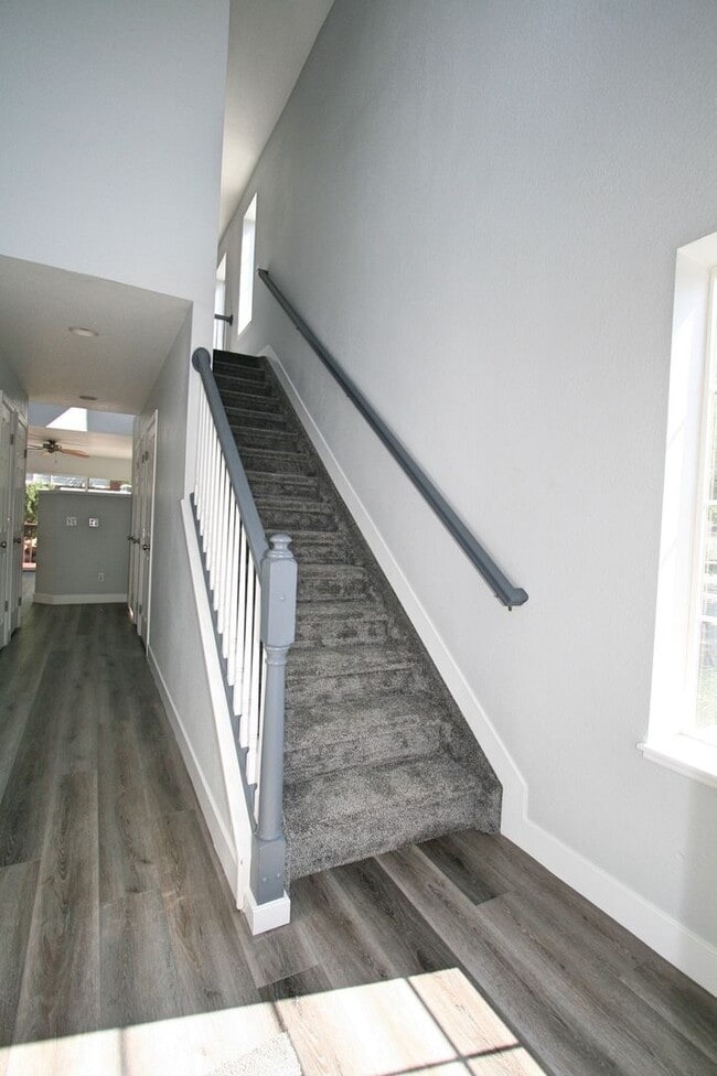 Foto del edificio - Desired End Unit Townhouse Available!