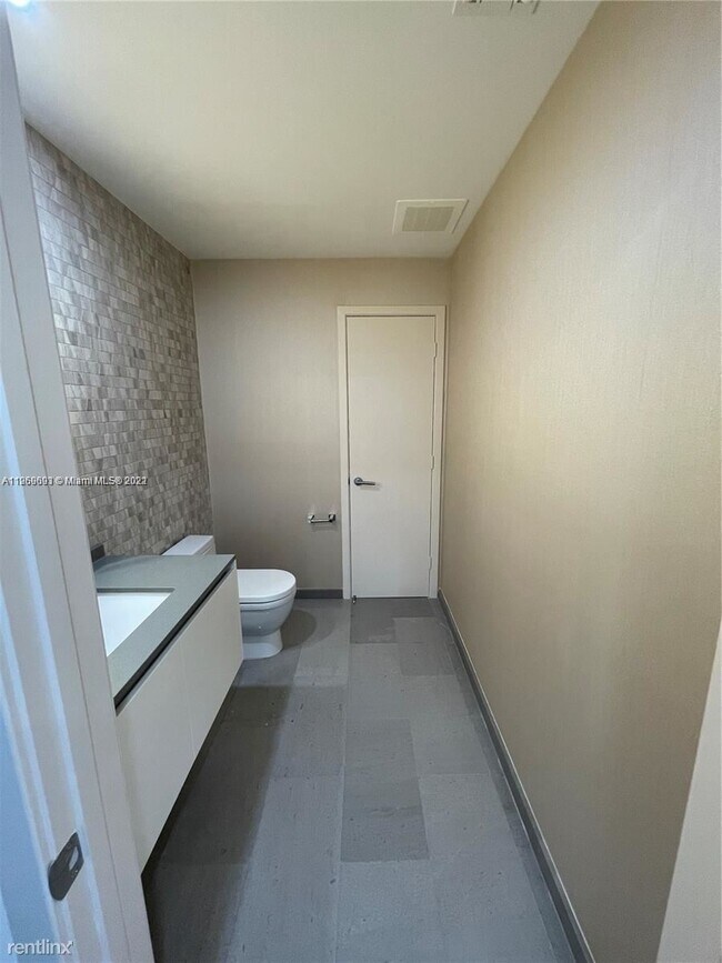 Foto del edificio - 2 br, 2 bath Condo - 88 SW 7th St Apt 3303