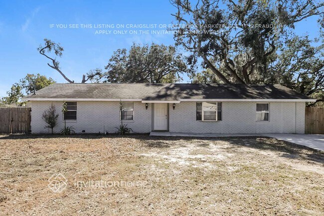 Building Photo - 11811 Roselawn Ave