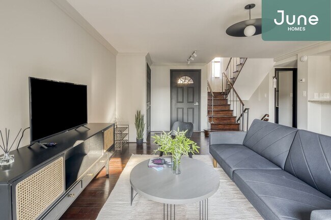 Foto del edificio - Queen room in 5-bed/2.5-bath Home