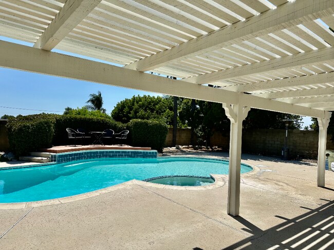Foto del edificio - 8451 Garden St