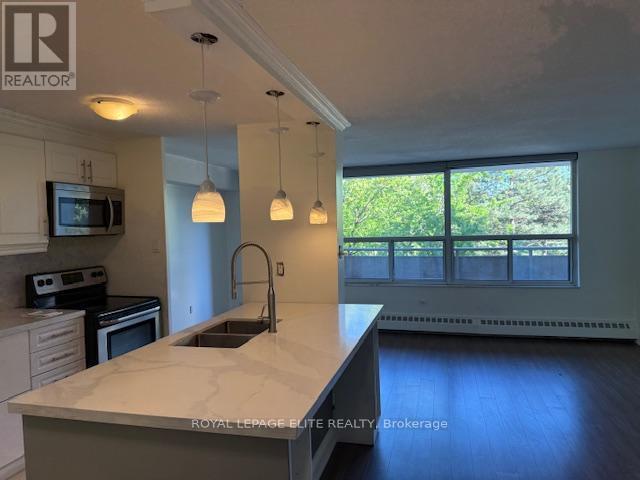 Photo du bâtiment - 3120-3120 Kirwin Ave