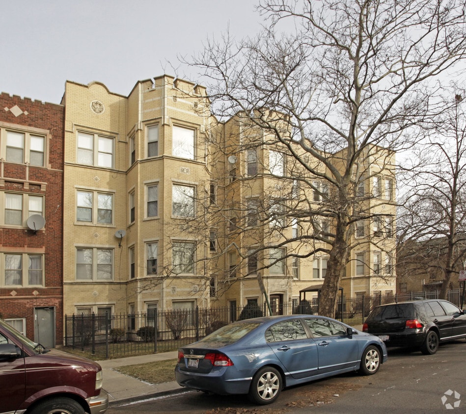 6300 N Leavitt St - Rosemont Leavitt Apartments