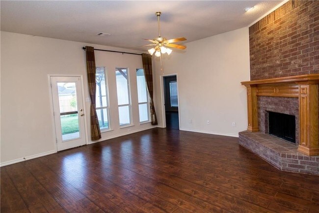 Building Photo - 1524 Pine Bluff Dr
