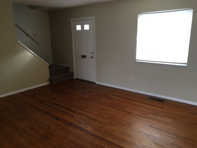 Building Photo - 8428 Cottonwood Dr