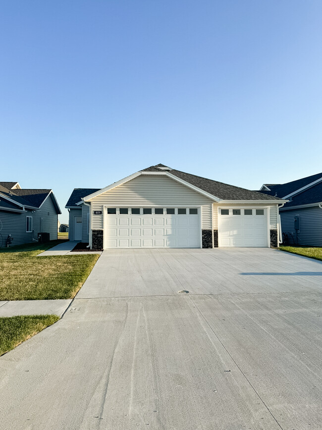 Building Photo - Legacy Park Homes