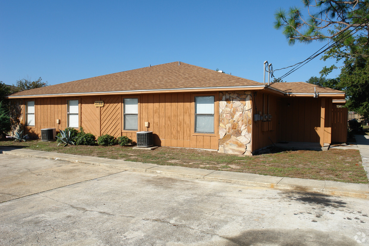 Primary Photo - 3399 Green Briar Cir