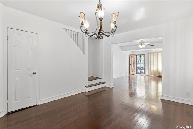 Foto del edificio - 88-35-88179 179th St