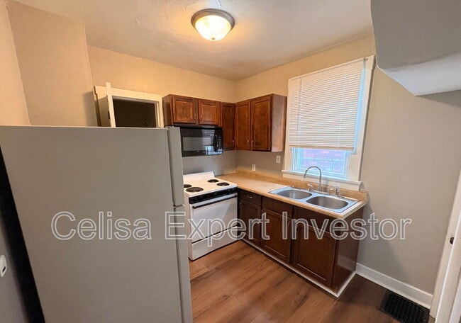 Foto del edificio - 3609 S Harrison St