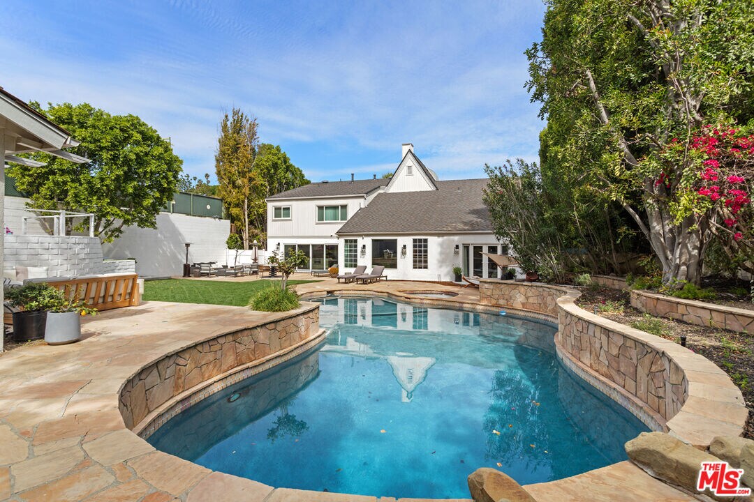 16672 Ashley Oaks, Encino, CA 91436 Apartment for Rent in Encino, CA