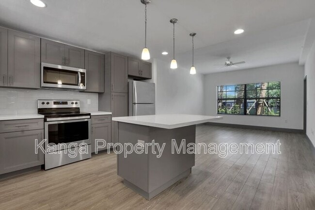 Building Photo - 630 NE 14th Ct