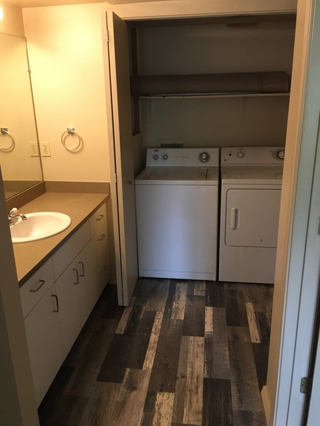 Bathroom / Laundry - Denver Creek