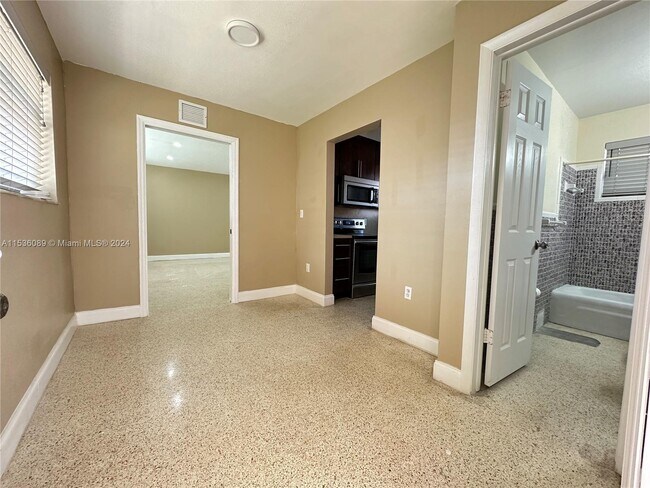 Foto del edificio - 2815 NW 88th St