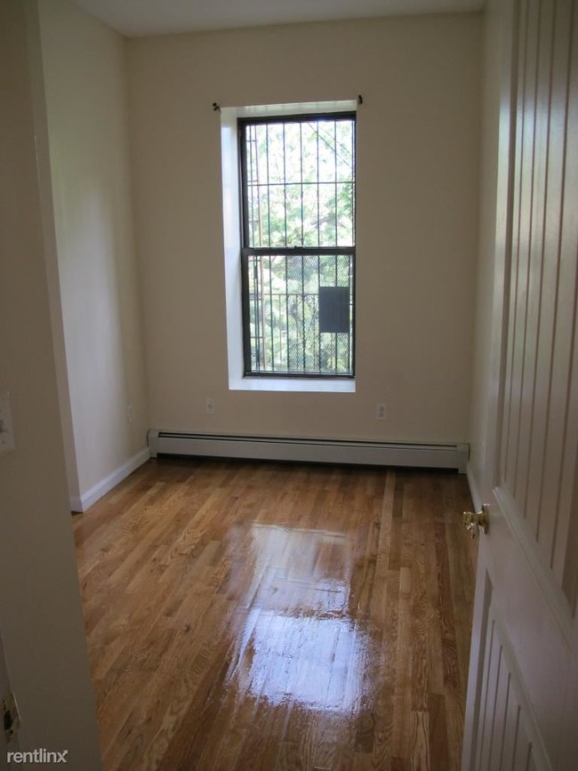 Building Photo - 270 Linden St