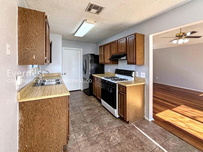 Foto del edificio - 915 Pyegrave Pl