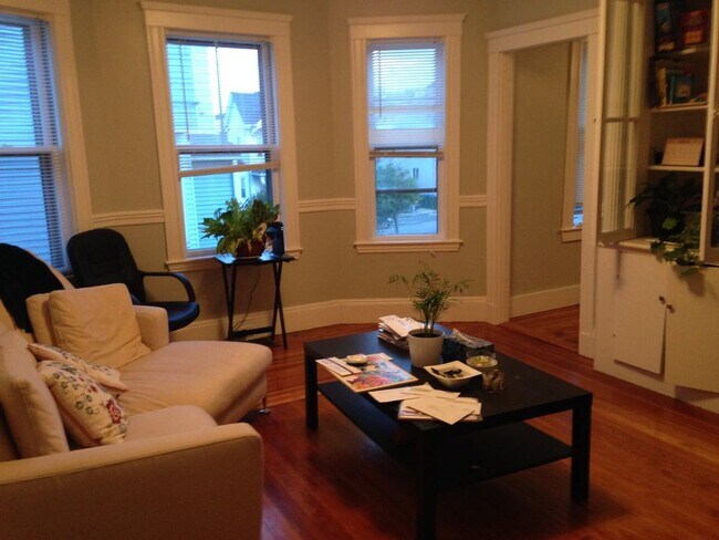 Building Photo - 35 Joseph St