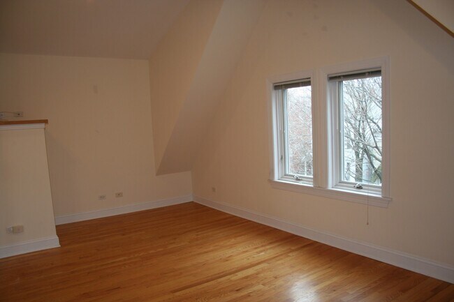 Building Photo - 3444 N Hoyne Ave