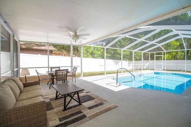 Building Photo - 34671 Dogwood Dr
