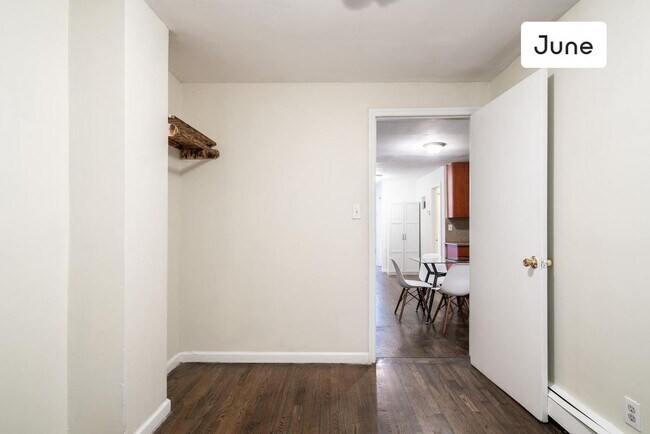 Building Photo - ROOM ONLY in 3-bed/1.0-bath Home