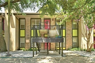 Building Photo - 7685 Northcross Dr