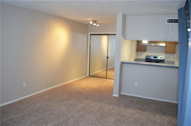 Foto del edificio - 4634 Country Creek Dr