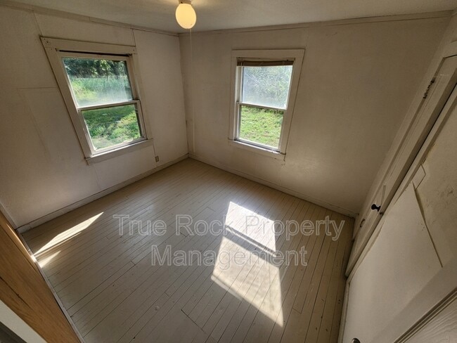 Building Photo - 404 S Carey