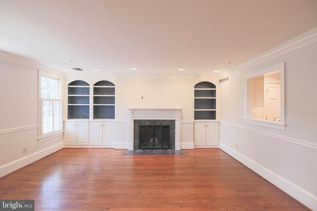 Building Photo - 454 S Union St