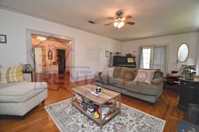 Foto del edificio - 3 Bed 2 Bath Home Within Walking Distance to Tech!