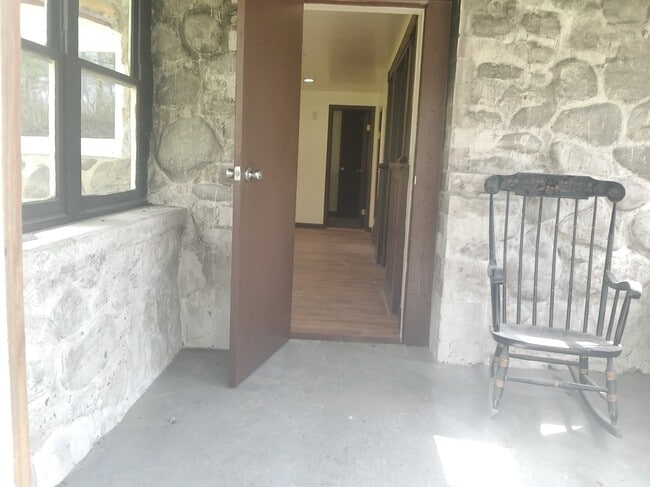Building Photo - 1 Shoemakers Ln