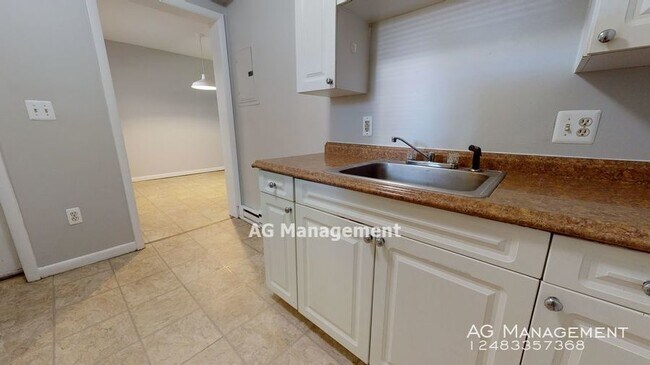 Building Photo - 17 Clairmont Pl