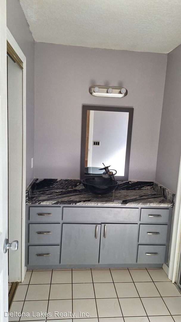 Foto del edificio - 3 br, 2 bath House - 1361 CORONET DRIVE