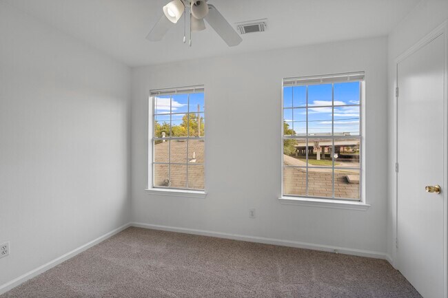Foto del edificio - 2106 Nettleton St