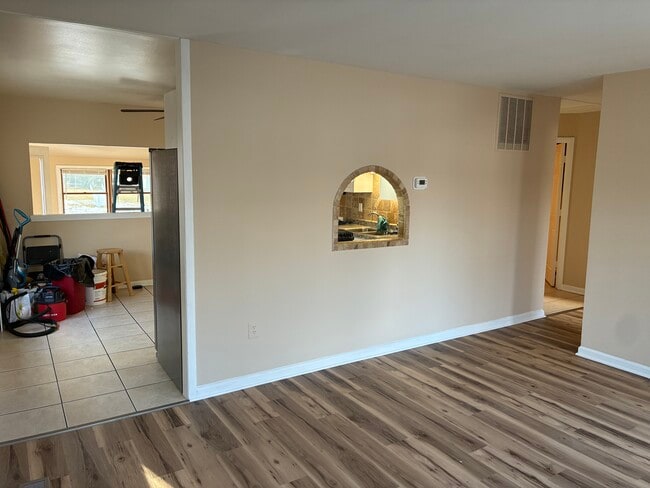 Building Photo - 325 Walgrove Rd