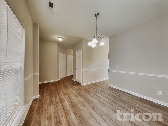 Foto del edificio - 4616 Village Square Ct