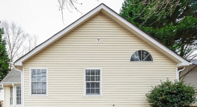 Building Photo - 627 Beaver Run Trce