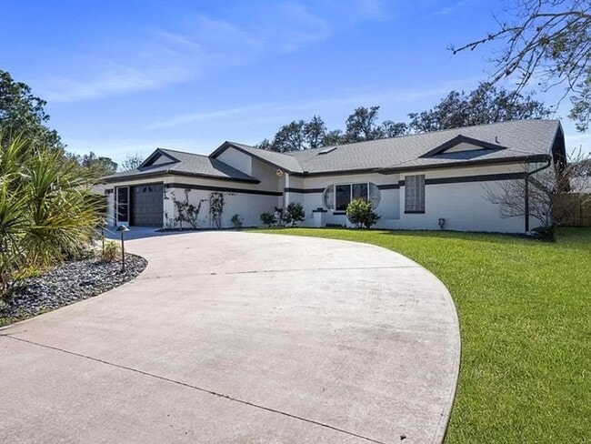 Building Photo - Sprawling 4 Bedroom Single Family Home in ...