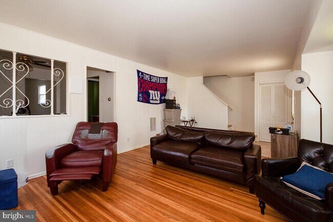 Foto del edificio - 16 Sherwood Ln