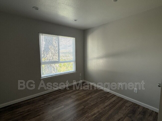 Building Photo - 50 Frey Pl