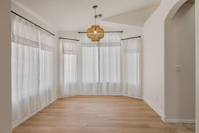 Foto del edificio - SINGLE FAMILY HOME.