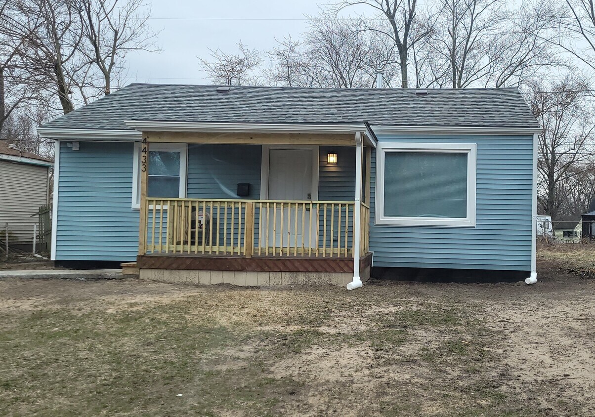 Primary Photo - 4433 E 10th Ave